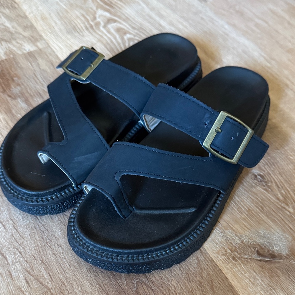 Black Slide chunky platform sandal size 36 or is 6